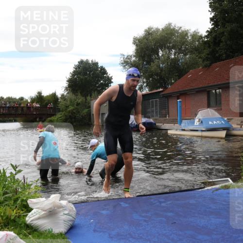 31.08.2025 - Elbe Triathlon Hamburg Luisa Fischer http://msf.ph/oto/8679977 31.08.2025 14:05:28 Schwimmen 126, 149, 158 meine-sportfotos.de
