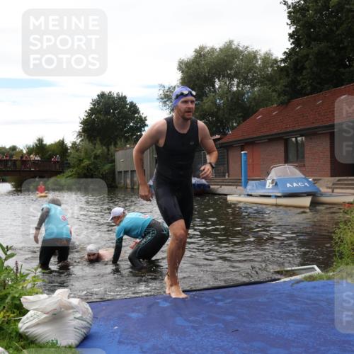 31.08.2025 - Elbe Triathlon Hamburg Luisa Fischer http://msf.ph/oto/8679979 31.08.2025 14:05:29 Schwimmen 126, 149, 158 meine-sportfotos.de