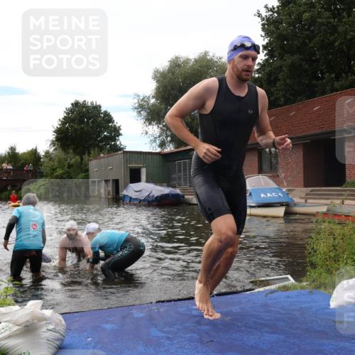 31.08.2025 - Elbe Triathlon Hamburg Luisa Fischer http://msf.ph/oto/8679982 31.08.2025 14:05:29 Schwimmen 126, 149, 158 meine-sportfotos.de