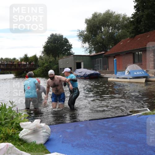 31.08.2025 - Elbe Triathlon Hamburg Luisa Fischer http://msf.ph/oto/8679986 31.08.2025 14:05:30 Schwimmen 126, 149, 158 meine-sportfotos.de