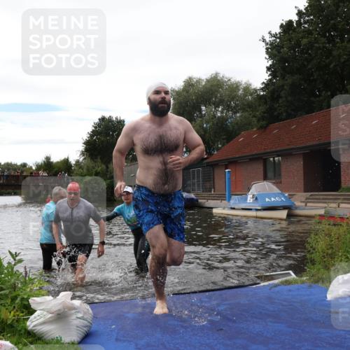 31.08.2025 - Elbe Triathlon Hamburg Luisa Fischer http://msf.ph/oto/8679997 31.08.2025 14:05:32 Schwimmen 126, 149, 158 meine-sportfotos.de