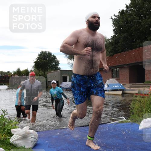 31.08.2025 - Elbe Triathlon Hamburg Luisa Fischer http://msf.ph/oto/8679998 31.08.2025 14:05:32 Schwimmen 126, 149, 158 meine-sportfotos.de