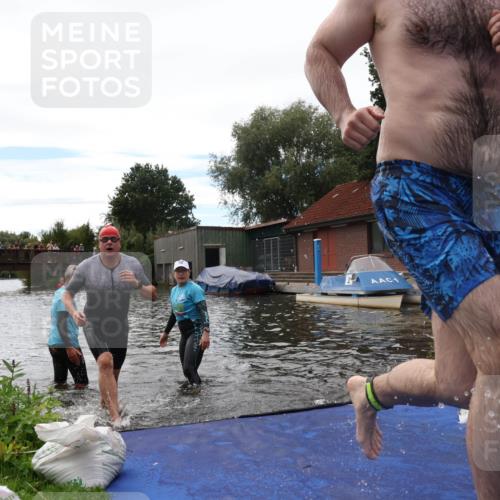 31.08.2025 - Elbe Triathlon Hamburg Luisa Fischer http://msf.ph/oto/8679999 31.08.2025 14:05:33 Schwimmen 126, 149, 158 meine-sportfotos.de