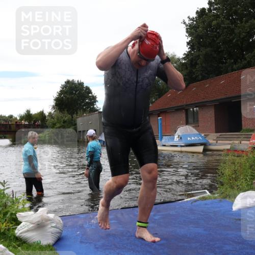 31.08.2025 - Elbe Triathlon Hamburg Luisa Fischer http://msf.ph/oto/8680011 31.08.2025 14:05:35 Schwimmen 126, 158 meine-sportfotos.de