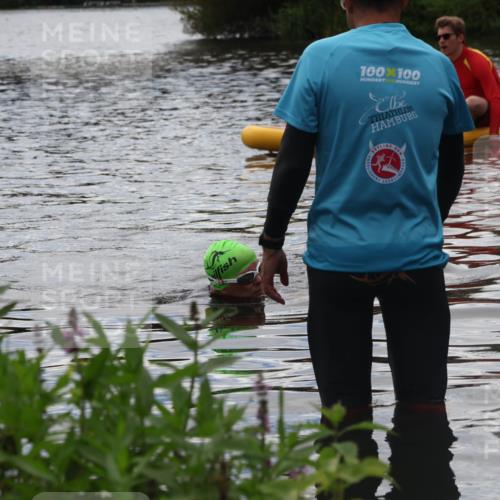 31.08.2025 - Elbe Triathlon Hamburg Luisa Fischer http://msf.ph/oto/8680012 31.08.2025 14:06:22 Schwimmen  meine-sportfotos.de