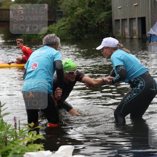 31.08.2025 - Elbe Triathlon Hamburg Luisa Fischer http://msf.ph/oto/8680014 31.08.2025 14:06:27 Schwimmen 154 meine-sportfotos.de