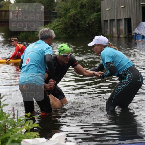 31.08.2025 - Elbe Triathlon Hamburg Luisa Fischer http://msf.ph/oto/8680016 31.08.2025 14:06:27 Schwimmen 154 meine-sportfotos.de
