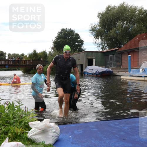 31.08.2025 - Elbe Triathlon Hamburg Luisa Fischer http://msf.ph/oto/8680030 31.08.2025 14:06:30 Schwimmen 154 meine-sportfotos.de