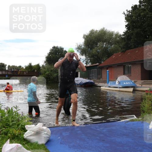 31.08.2025 - Elbe Triathlon Hamburg Luisa Fischer http://msf.ph/oto/8680035 31.08.2025 14:06:31 Schwimmen 154 meine-sportfotos.de