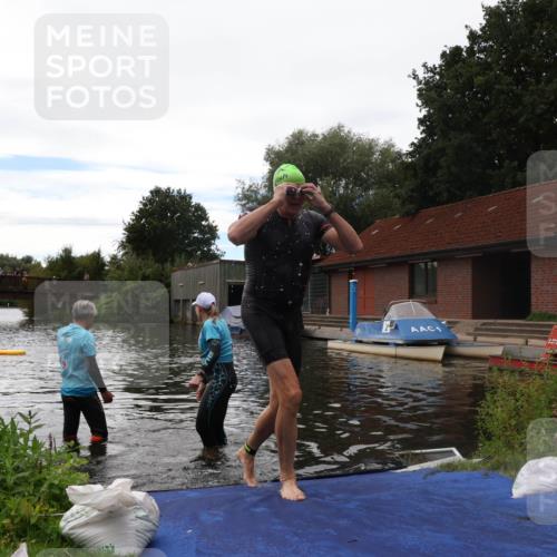 31.08.2025 - Elbe Triathlon Hamburg Luisa Fischer http://msf.ph/oto/8680039 31.08.2025 14:06:31 Schwimmen 154 meine-sportfotos.de