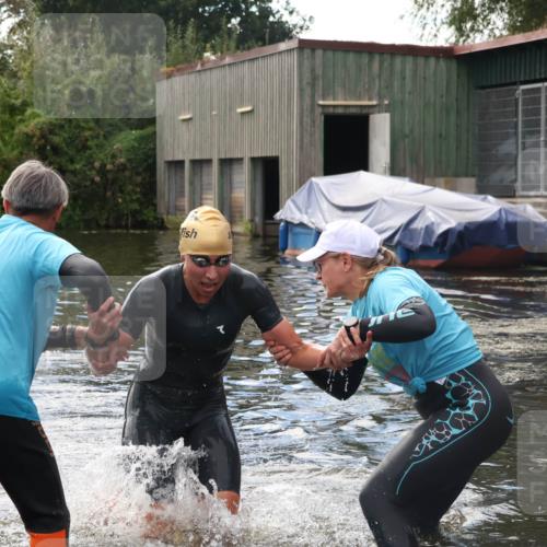 31.08.2025 - Elbe Triathlon Hamburg Luisa Fischer http://msf.ph/oto/8680051 31.08.2025 14:27:17 Schwimmen  meine-sportfotos.de