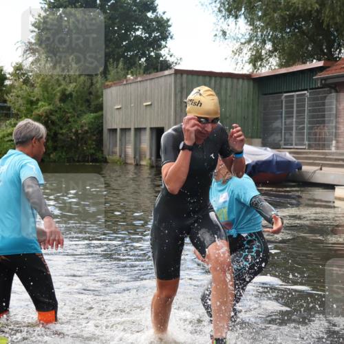 31.08.2025 - Elbe Triathlon Hamburg Luisa Fischer http://msf.ph/oto/8680054 31.08.2025 14:27:18 Schwimmen  meine-sportfotos.de