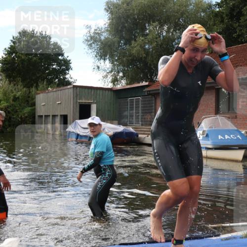 31.08.2025 - Elbe Triathlon Hamburg Luisa Fischer http://msf.ph/oto/8680060 31.08.2025 14:27:19 Schwimmen  meine-sportfotos.de