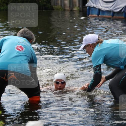 31.08.2025 - Elbe Triathlon Hamburg Luisa Fischer http://msf.ph/oto/8680061 31.08.2025 14:27:23 Schwimmen  meine-sportfotos.de