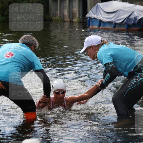 31.08.2025 - Elbe Triathlon Hamburg Luisa Fischer http://msf.ph/oto/8680063 31.08.2025 14:27:23 Schwimmen  meine-sportfotos.de