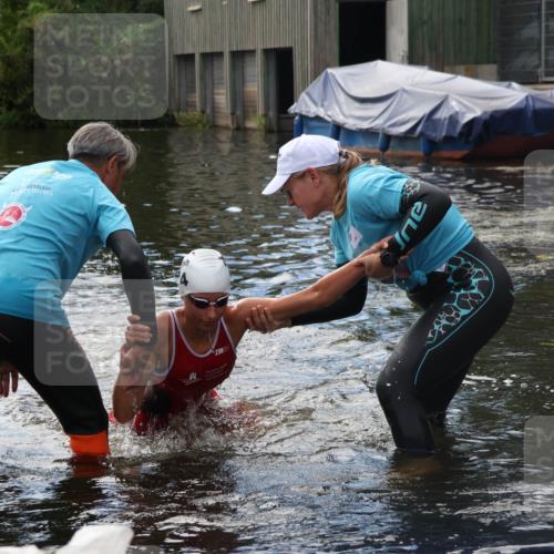 31.08.2025 - Elbe Triathlon Hamburg Luisa Fischer http://msf.ph/oto/8680064 31.08.2025 14:27:23 Schwimmen  meine-sportfotos.de