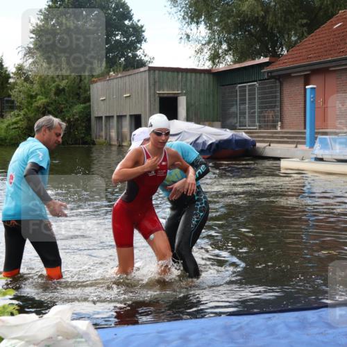31.08.2025 - Elbe Triathlon Hamburg Luisa Fischer http://msf.ph/oto/8680070 31.08.2025 14:27:24 Schwimmen  meine-sportfotos.de