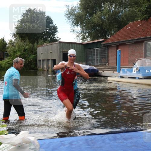 31.08.2025 - Elbe Triathlon Hamburg Luisa Fischer http://msf.ph/oto/8680071 31.08.2025 14:27:25 Schwimmen  meine-sportfotos.de