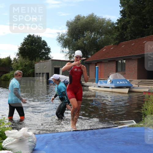 31.08.2025 - Elbe Triathlon Hamburg Luisa Fischer http://msf.ph/oto/8680075 31.08.2025 14:27:25 Schwimmen  meine-sportfotos.de