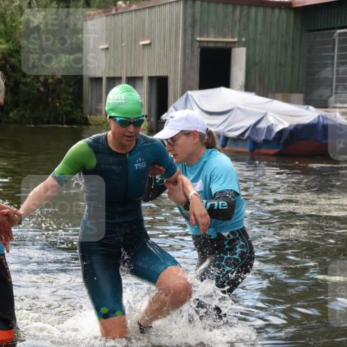 31.08.2025 - Elbe Triathlon Hamburg Luisa Fischer http://msf.ph/oto/8680087 31.08.2025 14:29:38 Schwimmen  meine-sportfotos.de