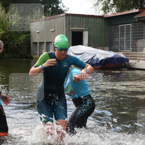 31.08.2025 - Elbe Triathlon Hamburg Luisa Fischer http://msf.ph/oto/8680088 31.08.2025 14:29:39 Schwimmen  meine-sportfotos.de