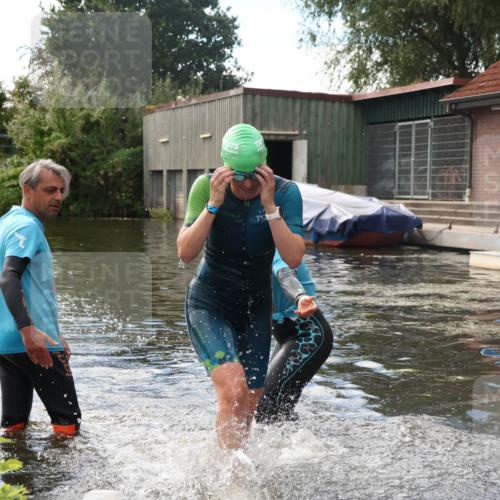 31.08.2025 - Elbe Triathlon Hamburg Luisa Fischer http://msf.ph/oto/8680090 31.08.2025 14:29:39 Schwimmen  meine-sportfotos.de