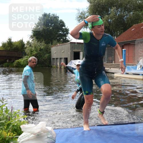 31.08.2025 - Elbe Triathlon Hamburg Luisa Fischer http://msf.ph/oto/8680095 31.08.2025 14:29:40 Schwimmen  meine-sportfotos.de