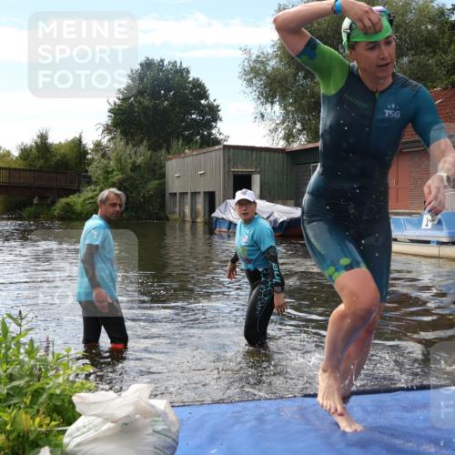 31.08.2025 - Elbe Triathlon Hamburg Luisa Fischer http://msf.ph/oto/8680097 31.08.2025 14:29:40 Schwimmen  meine-sportfotos.de