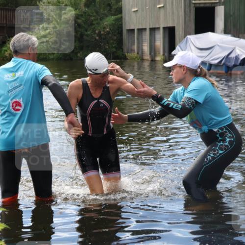 31.08.2025 - Elbe Triathlon Hamburg Luisa Fischer http://msf.ph/oto/8680120 31.08.2025 14:32:13 Schwimmen  meine-sportfotos.de