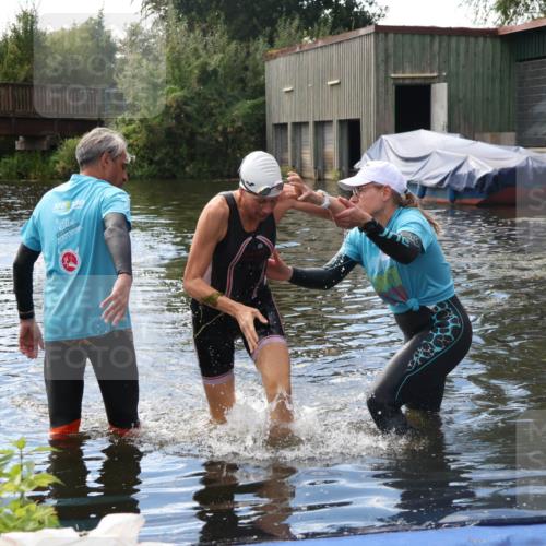 31.08.2025 - Elbe Triathlon Hamburg Luisa Fischer http://msf.ph/oto/8680122 31.08.2025 14:32:13 Schwimmen  meine-sportfotos.de