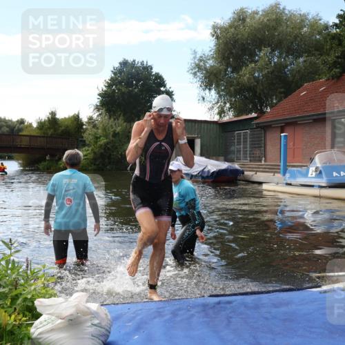 31.08.2025 - Elbe Triathlon Hamburg Luisa Fischer http://msf.ph/oto/8680128 31.08.2025 14:32:14 Schwimmen  meine-sportfotos.de