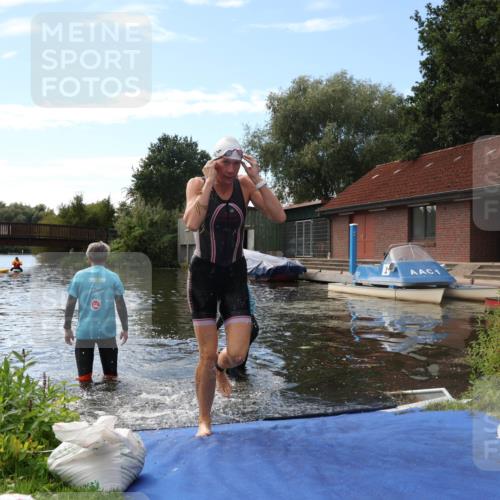 31.08.2025 - Elbe Triathlon Hamburg Luisa Fischer http://msf.ph/oto/8680129 31.08.2025 14:32:15 Schwimmen  meine-sportfotos.de