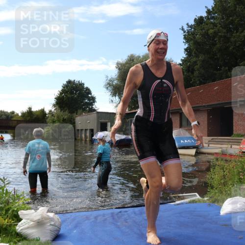 31.08.2025 - Elbe Triathlon Hamburg Luisa Fischer http://msf.ph/oto/8680133 31.08.2025 14:32:15 Schwimmen  meine-sportfotos.de