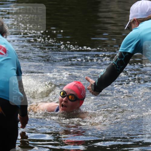 31.08.2025 - Elbe Triathlon Hamburg Luisa Fischer http://msf.ph/oto/8680135 31.08.2025 14:32:25 Schwimmen  meine-sportfotos.de