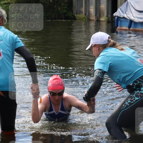 31.08.2025 - Elbe Triathlon Hamburg Luisa Fischer http://msf.ph/oto/8680146 31.08.2025 14:32:27 Schwimmen  meine-sportfotos.de