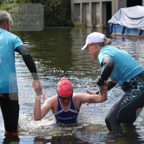 31.08.2025 - Elbe Triathlon Hamburg Luisa Fischer http://msf.ph/oto/8680148 31.08.2025 14:32:27 Schwimmen  meine-sportfotos.de