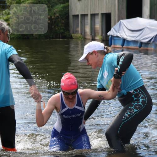 31.08.2025 - Elbe Triathlon Hamburg Luisa Fischer http://msf.ph/oto/8680150 31.08.2025 14:32:27 Schwimmen  meine-sportfotos.de
