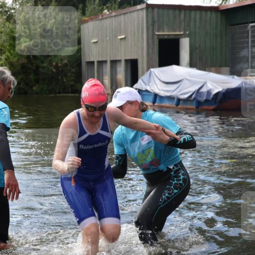 31.08.2025 - Elbe Triathlon Hamburg Luisa Fischer http://msf.ph/oto/8680153 31.08.2025 14:32:28 Schwimmen  meine-sportfotos.de