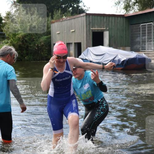 31.08.2025 - Elbe Triathlon Hamburg Luisa Fischer http://msf.ph/oto/8680154 31.08.2025 14:32:28 Schwimmen  meine-sportfotos.de