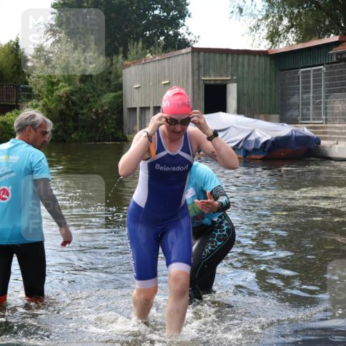31.08.2025 - Elbe Triathlon Hamburg Luisa Fischer http://msf.ph/oto/8680155 31.08.2025 14:32:29 Schwimmen  meine-sportfotos.de