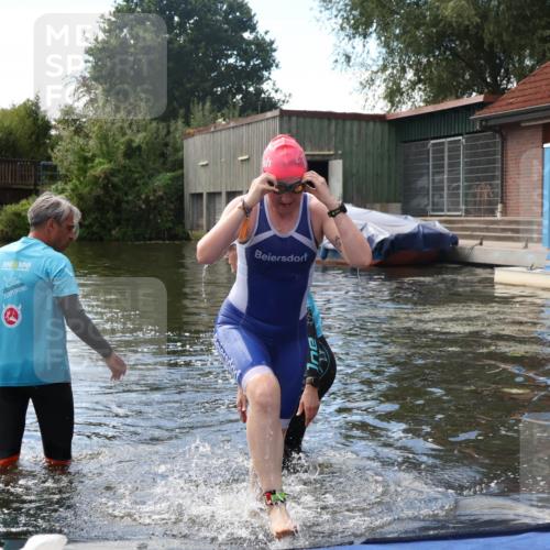 31.08.2025 - Elbe Triathlon Hamburg Luisa Fischer http://msf.ph/oto/8680158 31.08.2025 14:32:29 Schwimmen  meine-sportfotos.de
