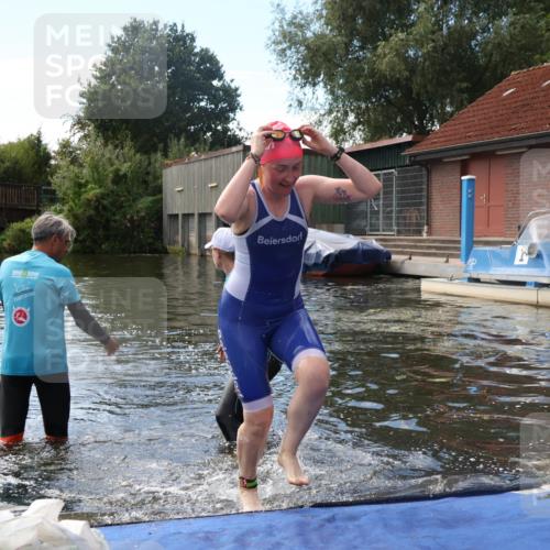 31.08.2025 - Elbe Triathlon Hamburg Luisa Fischer http://msf.ph/oto/8680159 31.08.2025 14:32:29 Schwimmen  meine-sportfotos.de