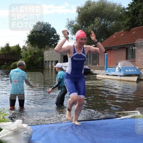 31.08.2025 - Elbe Triathlon Hamburg Luisa Fischer http://msf.ph/oto/8680161 31.08.2025 14:32:30 Schwimmen  meine-sportfotos.de