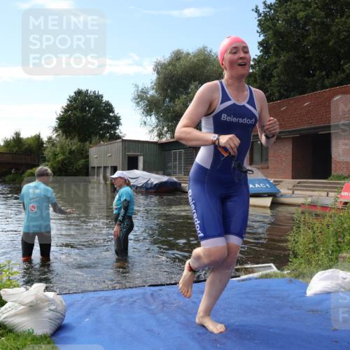 31.08.2025 - Elbe Triathlon Hamburg Luisa Fischer http://msf.ph/oto/8680164 31.08.2025 14:32:30 Schwimmen  meine-sportfotos.de