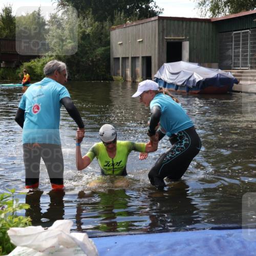 31.08.2025 - Elbe Triathlon Hamburg Luisa Fischer http://msf.ph/oto/8680166 31.08.2025 14:33:35 Schwimmen  meine-sportfotos.de