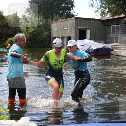 31.08.2025 - Elbe Triathlon Hamburg Luisa Fischer http://msf.ph/oto/8680168 31.08.2025 14:33:36 Schwimmen  meine-sportfotos.de