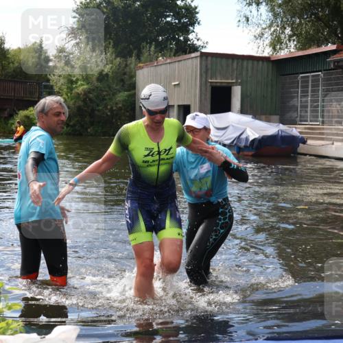 31.08.2025 - Elbe Triathlon Hamburg Luisa Fischer http://msf.ph/oto/8680169 31.08.2025 14:33:36 Schwimmen  meine-sportfotos.de