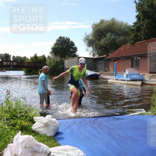 31.08.2025 - Elbe Triathlon Hamburg Luisa Fischer http://msf.ph/oto/8680173 31.08.2025 14:33:37 Schwimmen  meine-sportfotos.de