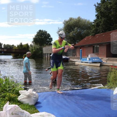 31.08.2025 - Elbe Triathlon Hamburg Luisa Fischer http://msf.ph/oto/8680177 31.08.2025 14:33:37 Schwimmen  meine-sportfotos.de