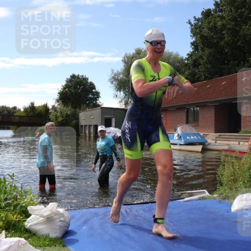 31.08.2025 - Elbe Triathlon Hamburg Luisa Fischer http://msf.ph/oto/8680181 31.08.2025 14:33:38 Schwimmen  meine-sportfotos.de